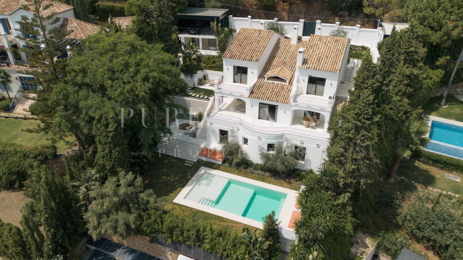 Refined 5-Bedroom Villa in El Madroñal with Spectacular Mountain Views