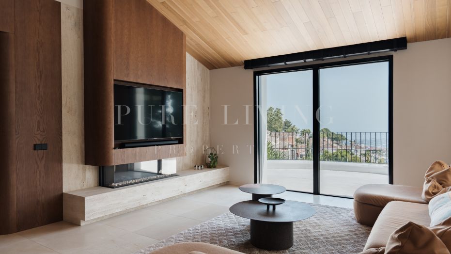 Refined 5-Bedroom Villa in El Madroñal with Spectacular Mountain Views
