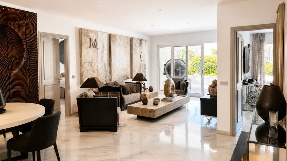 Luxury renovated ground-floor apartment with private pool and sea-views for sale in Los Granados, Puerto Banús