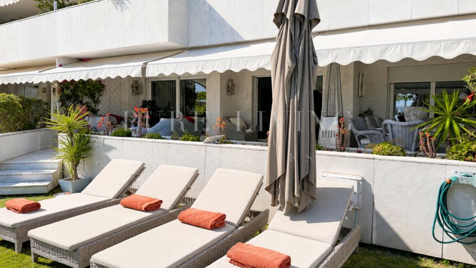 Luxury renovated ground-floor apartment with private pool and sea-views for sale in Los Granados, Puerto Banús