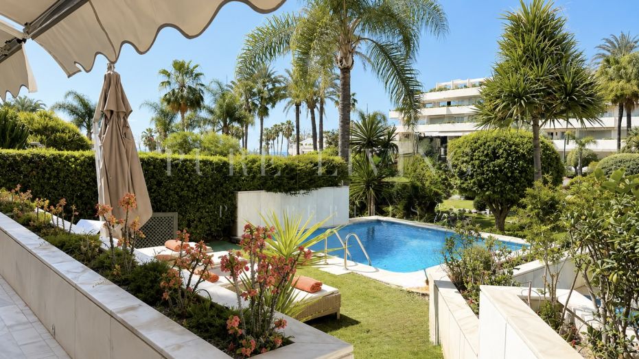 Luxury renovated ground-floor apartment with private pool and sea-views for sale in Los Granados, Puerto Banús