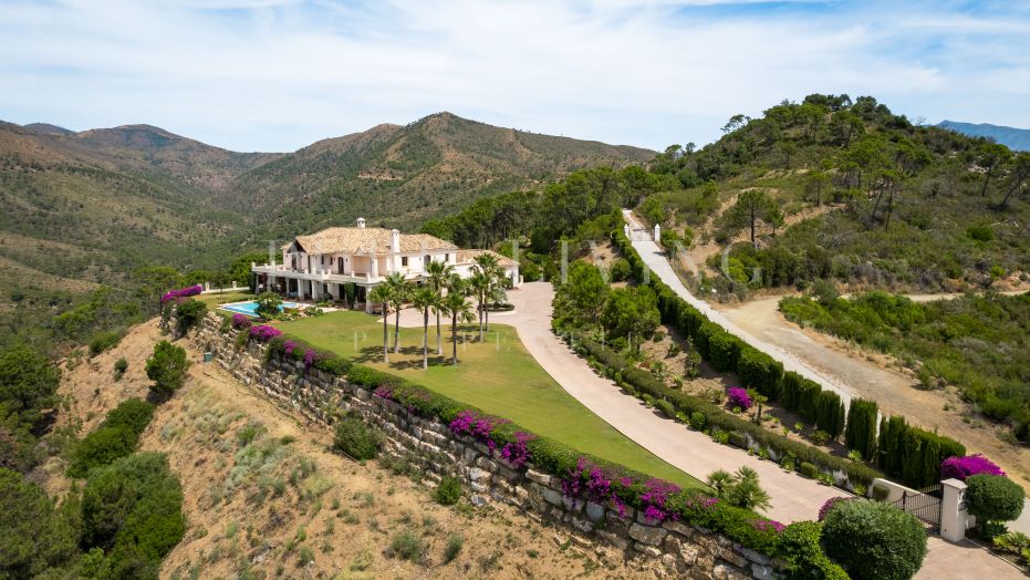 Villa Karolina – Élégante Propriété de Prestige avec Vue Panoramique sur la Mer