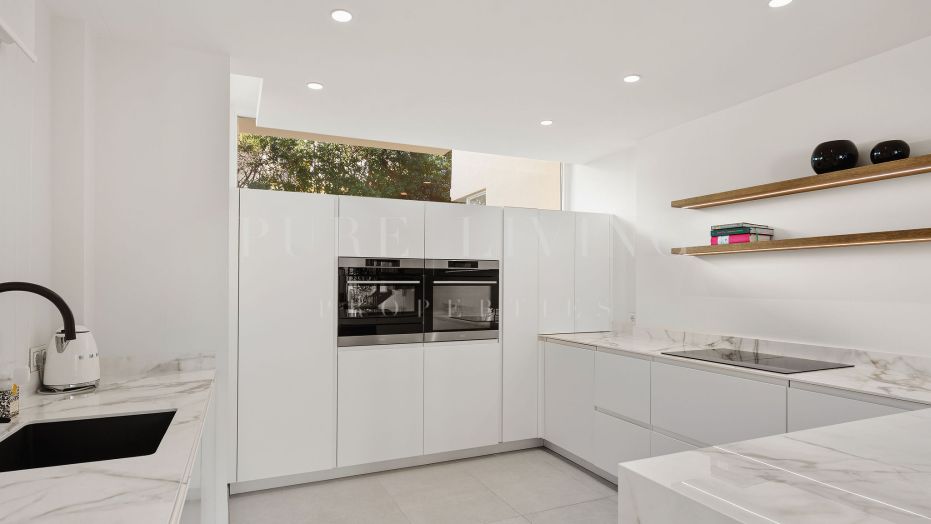 Elegante Scandinavisch Geïnspireerde Townhouse in La Quinta Hills, Benahavís