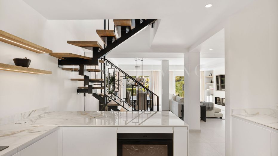Elegante Scandinavisch Geïnspireerde Townhouse in La Quinta Hills, Benahavís