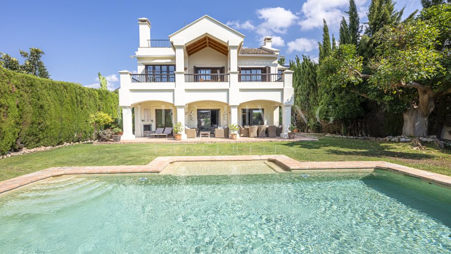 Andalucian style family home in Balcones de Sierra Blanca