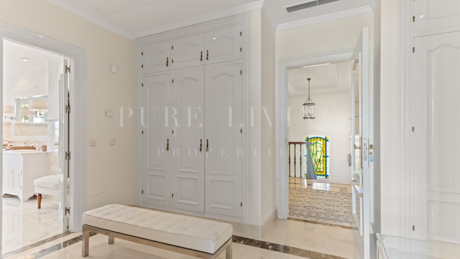 Villa Almar – Elegancia Atemporal en Bahía de Marbella