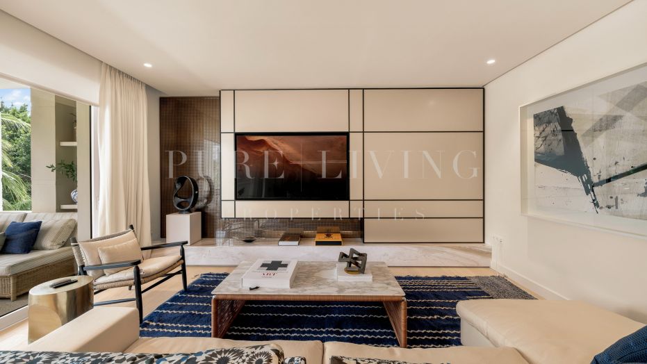 Luxury Renovated Apartment with Sea Views in Retiro de Nagüeles, Marbella