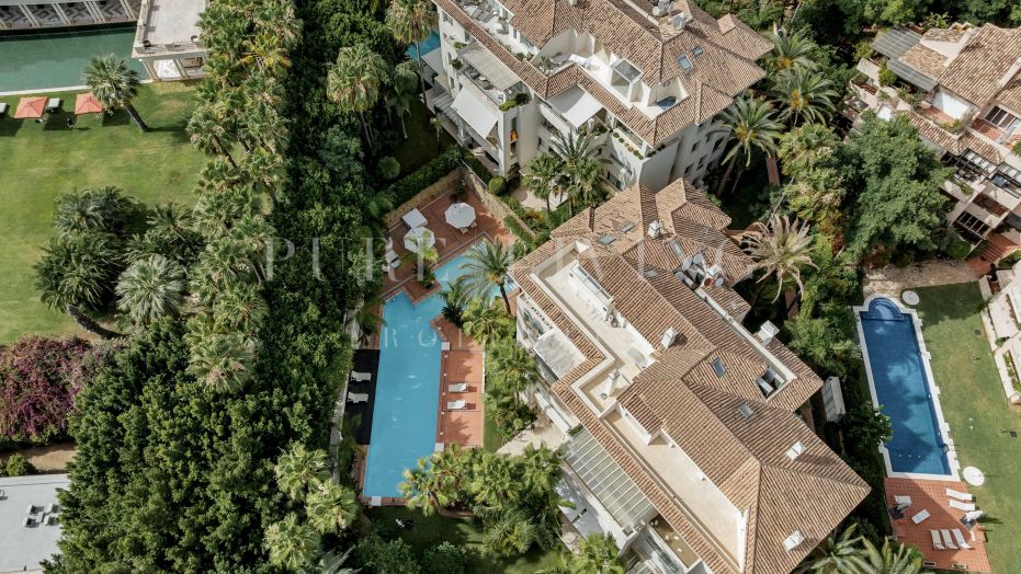Luxe Volledig Gerenoveerd Appartement met Zeezicht in Retiro de Nagüeles, Marbella