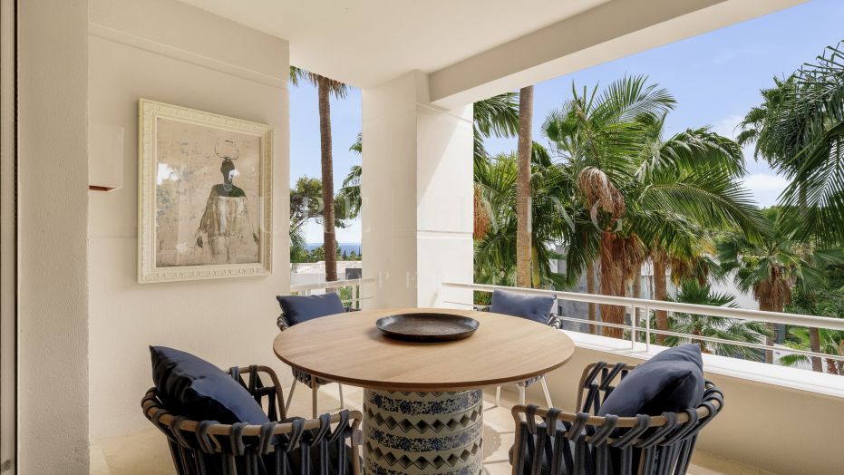 Luxe Volledig Gerenoveerd Appartement met Zeezicht in Retiro de Nagüeles, Marbella