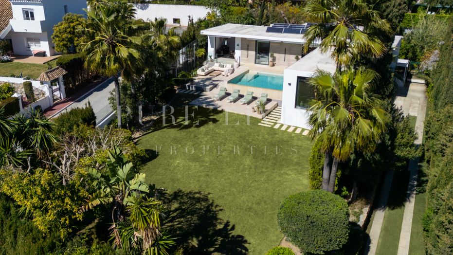 Family home in Parcelas del Golf, Nueva Andalucia