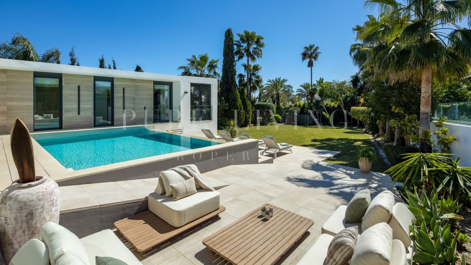 Family home in Parcelas del Golf, Nueva Andalucia