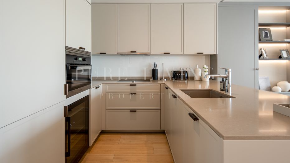 Erenoveerd appartement met drie slaapkamers in Marina Puente Romano