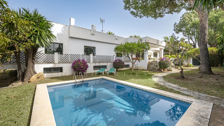 Five bedroom Mediterranean villa in Nagueles with great potential