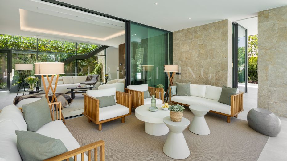 Sophisticated six bedroom newly built villa in La Cerquilla