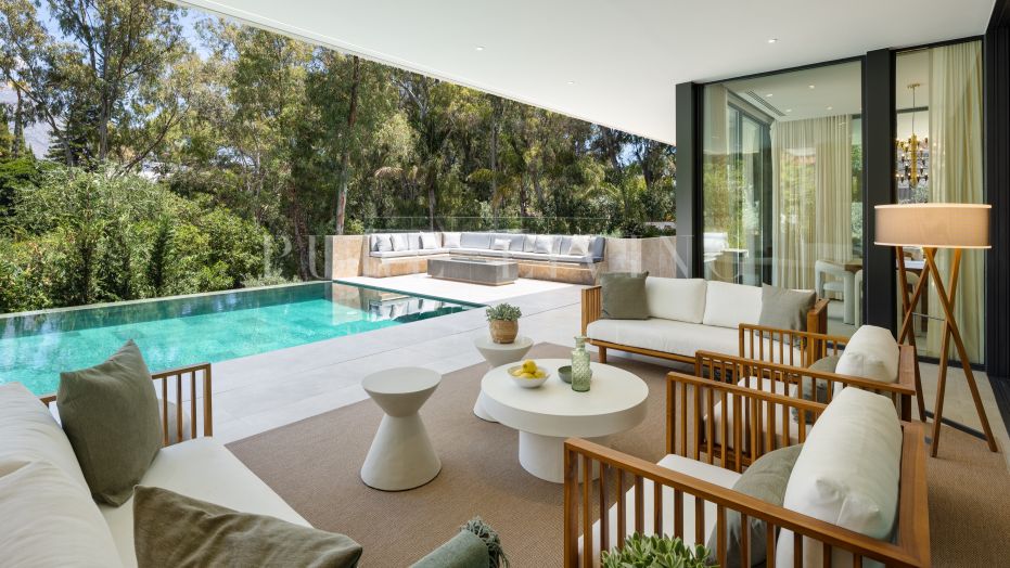 Sophisticated six bedroom newly built villa in La Cerquilla