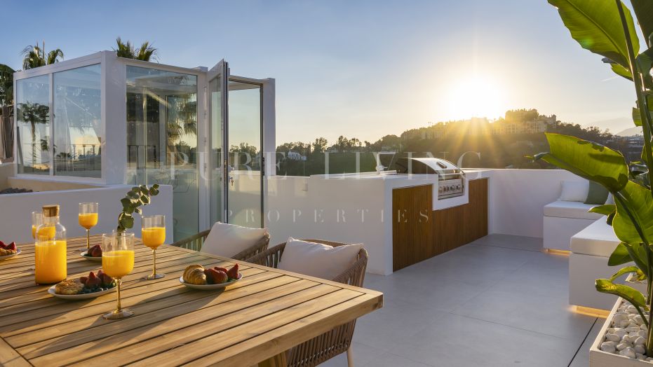 Indrukwekkend gerenoveerd duplex penthouse in La Quinta Hills, Benahavis