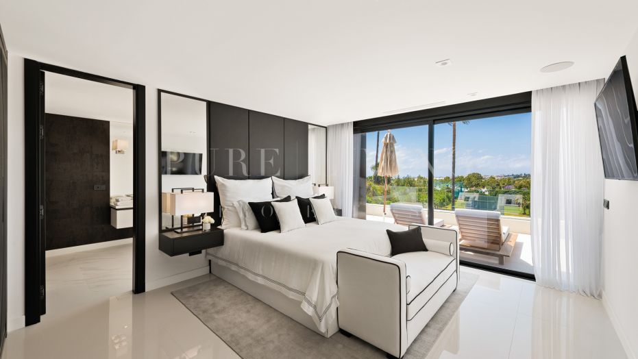 Exceptional frontline golf villa in Los Naranjos Golf