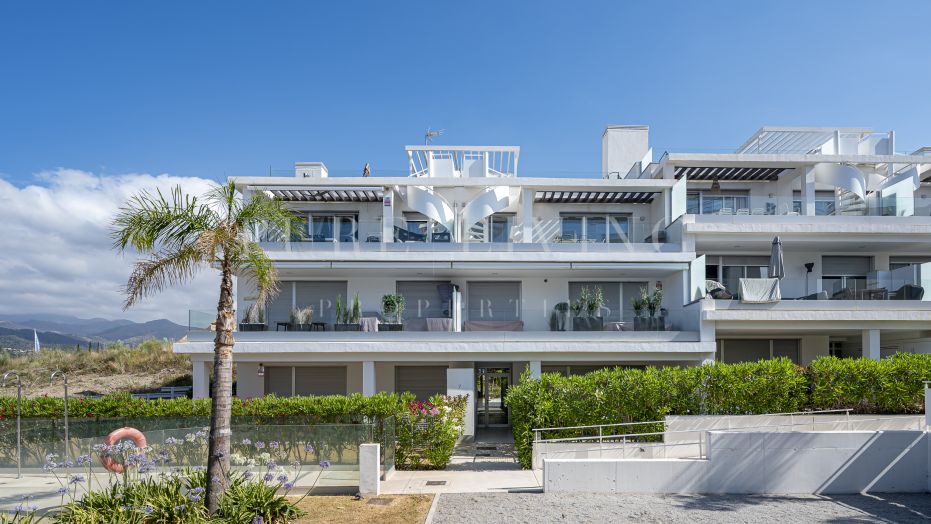 Modern penthouse met twee slaapkamers en een prachtig panoramisch uitzicht gelegen in Cancelada, Estepona East