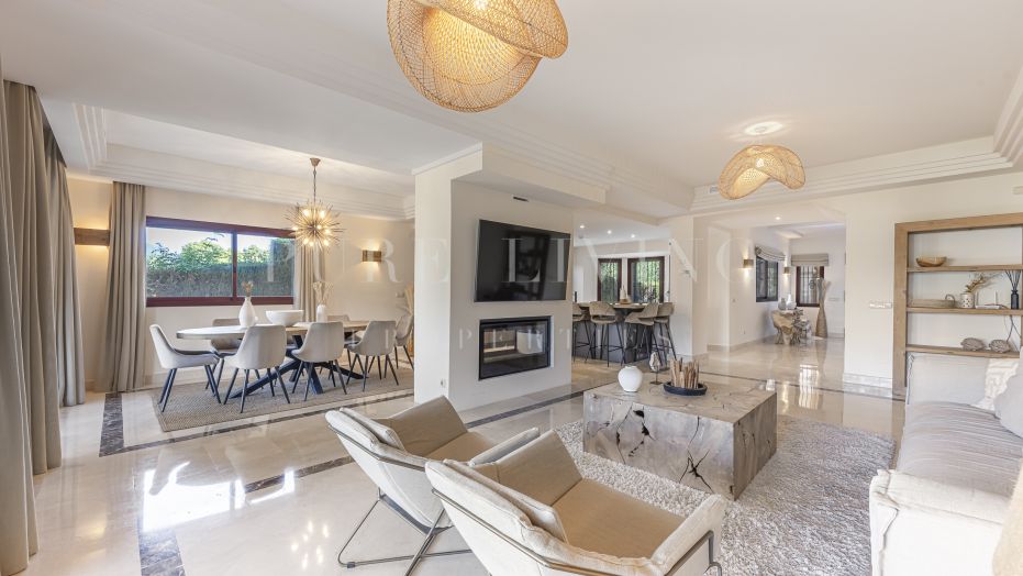 Beautifully renovated five-bedroom residence near Puerto Banús.
