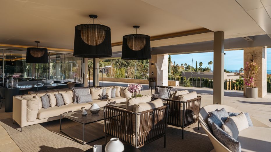 Villa avec vue panoramique sur les montagnes et la mer à vendre sur la Golden Mile de Marbella.