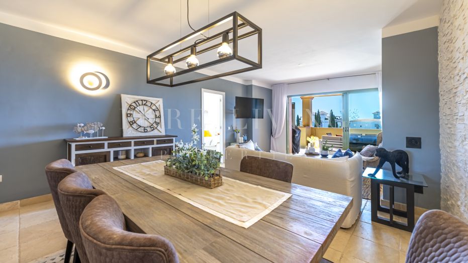 Lovely 2-bedroom apartment with mesmerising sea views located in the prestigious Los Flamingos, Benahavis