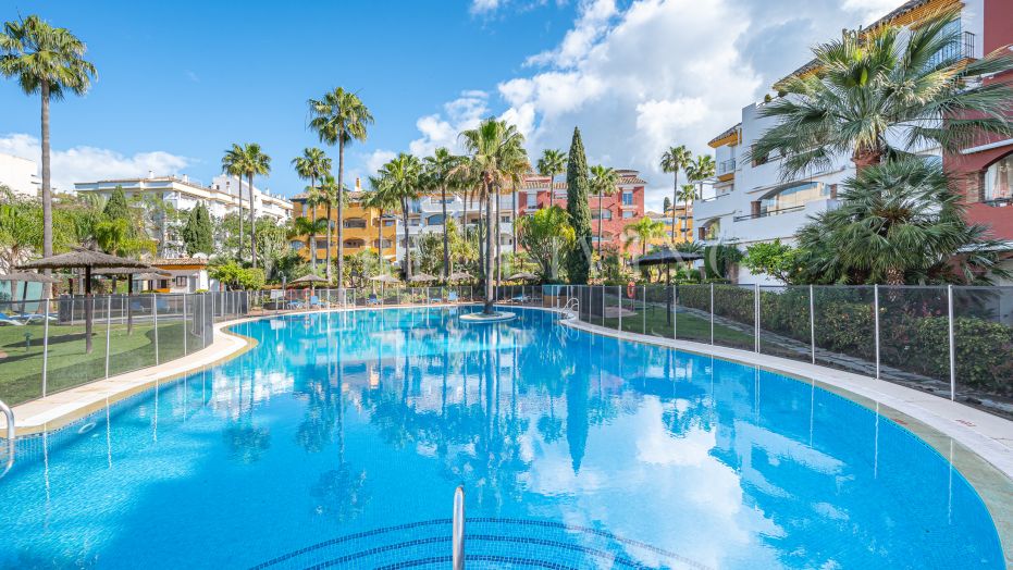 Appartement met twee slaapkamers te koop aan de Golden Mile op loopafstand van het strand.