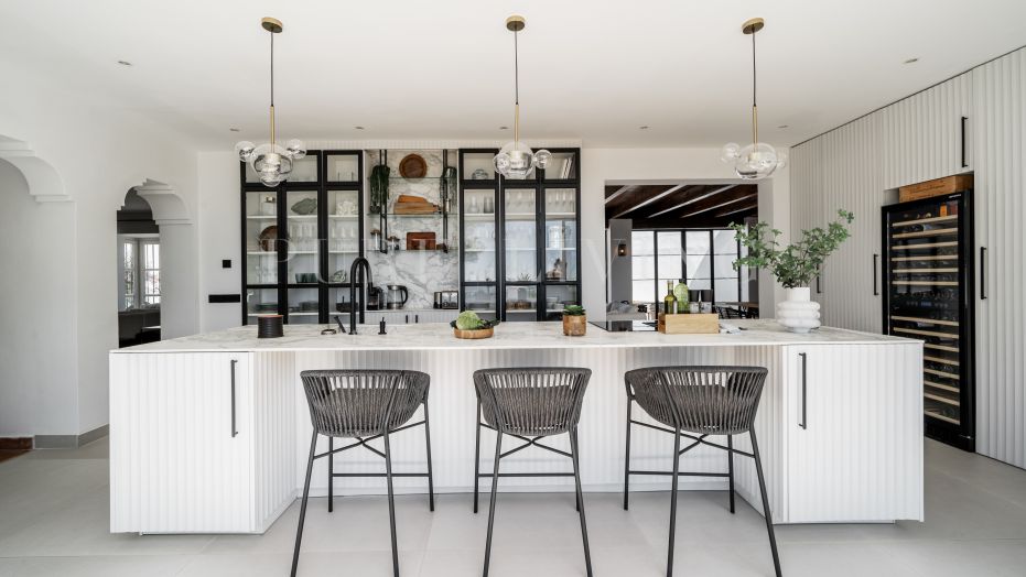 Gelijkvloerse villa met vier slaapkamers in El Madroñal, Benahavis