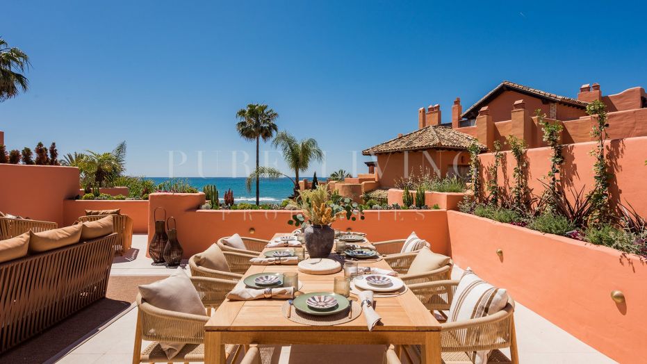 Impressive frontline beach penthouse in La Morera, Los Monteros Playa