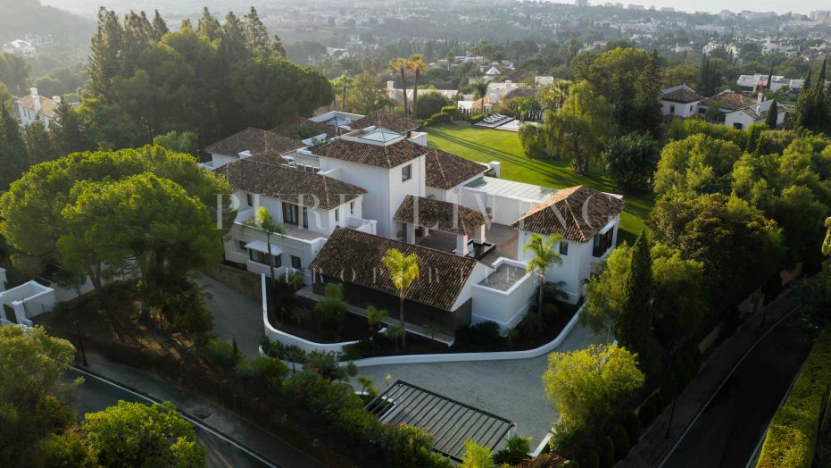 Villa de cinq chambres située dans l'enclave résidentielle de Cascada De Camojan.