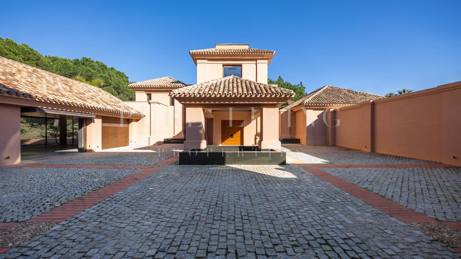 Five Bedroom Villa Located Within The Residential Enclave Of Cascada De Camojan.