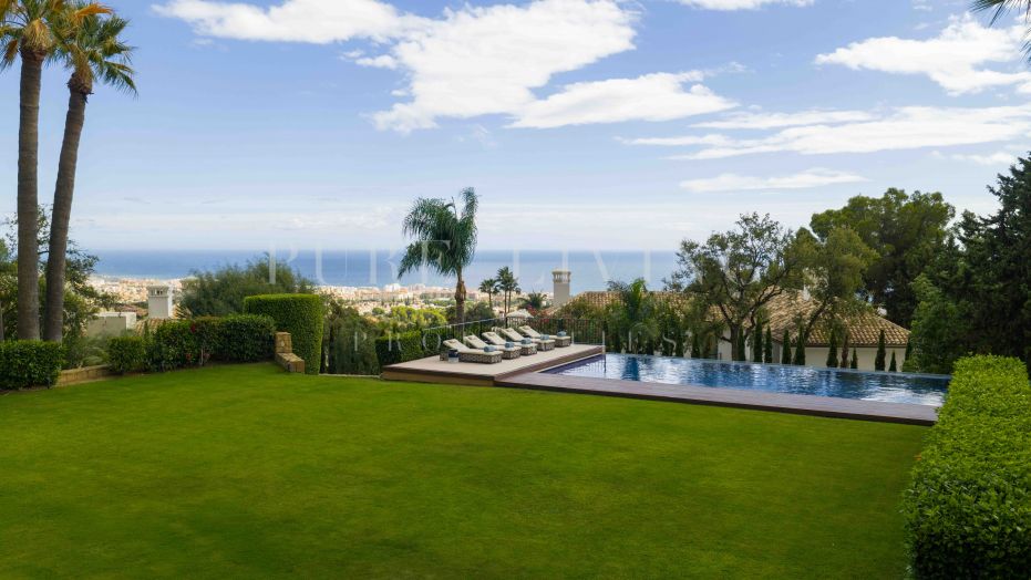 Villa 5 Dormitorios Ubicada Dentro Del Enclave Residencial De Cascada De Camojan.