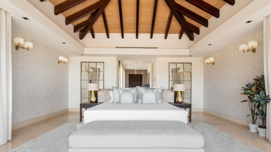 Villa 5 Dormitorios Ubicada Dentro Del Enclave Residencial De Cascada De Camojan.