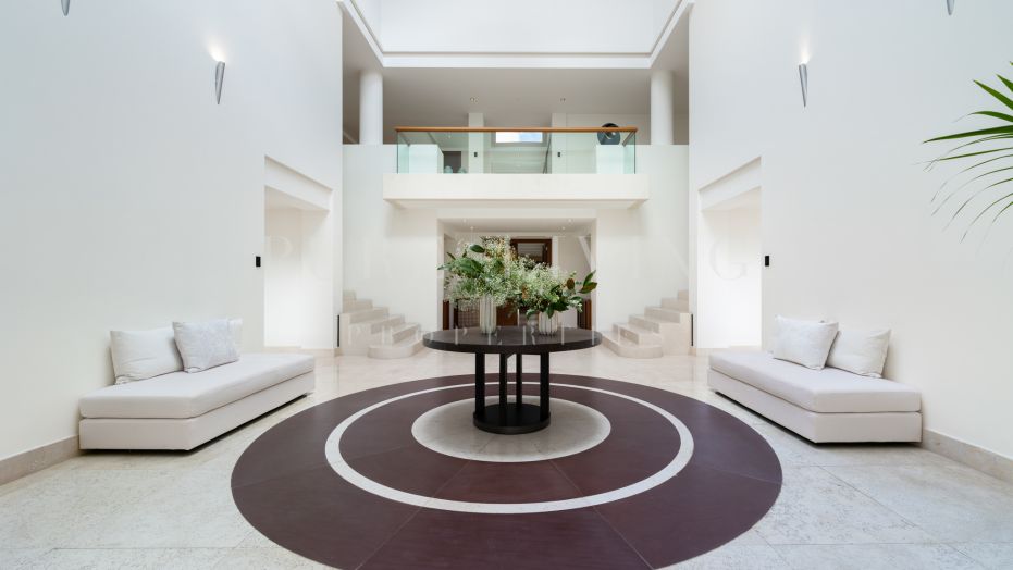 Villa de cinq chambres située dans l'enclave résidentielle de Cascada De Camojan.