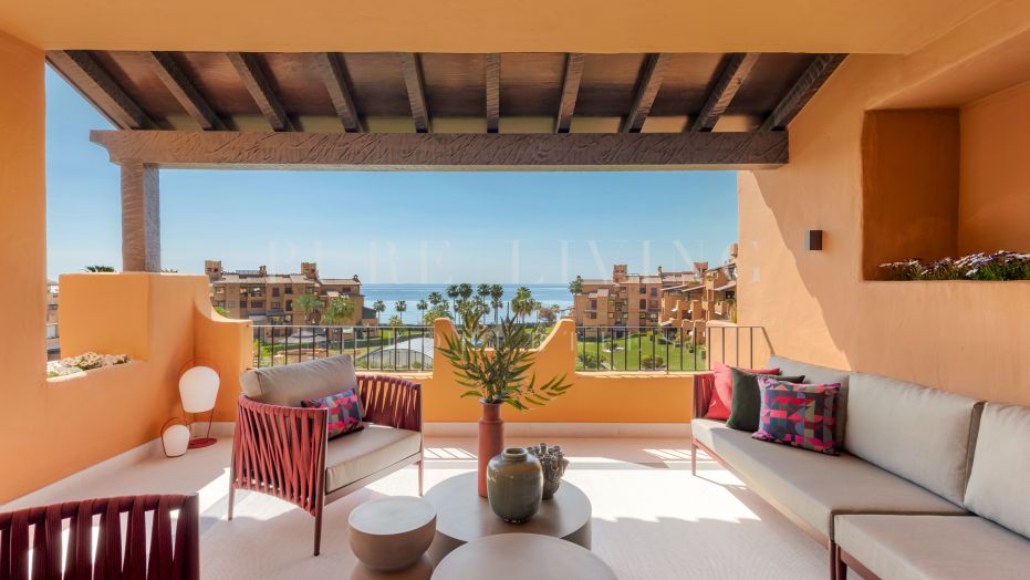 This fully renovated four bedroom beachfront apartment in Los Granados del Mar