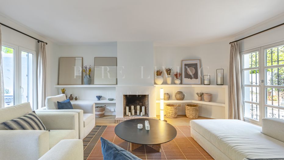 Discover Modern Elegance With This Three Bedroom Townhouse Located In The Heart Of La Virginia.