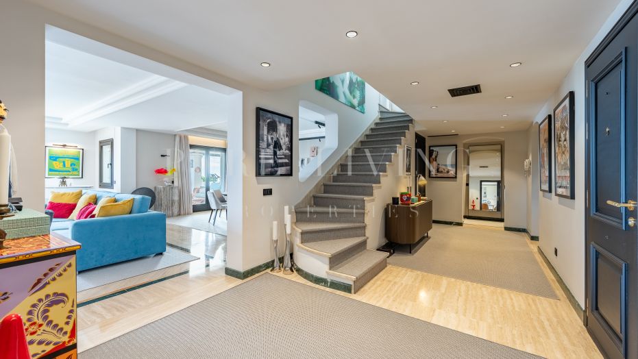 Spacieux penthouse en duplex de quatre chambres à coucher dans le Monte Paraiso Country Club