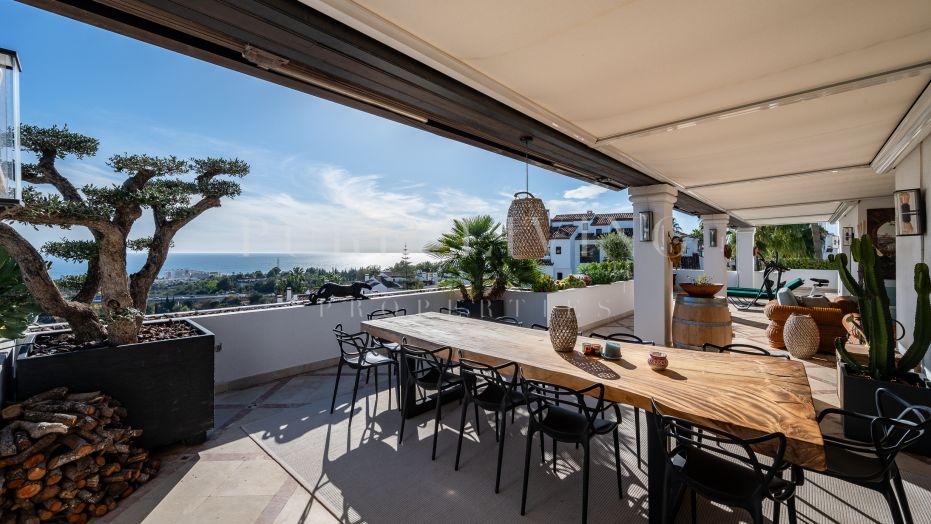 Spacieux penthouse en duplex de quatre chambres à coucher dans le Monte Paraiso Country Club