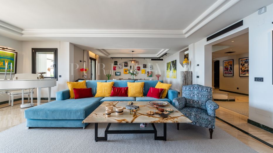 Spacieux penthouse en duplex de quatre chambres à coucher dans le Monte Paraiso Country Club