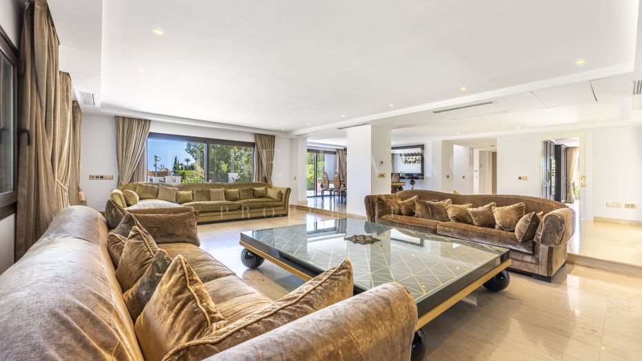 Villa El Herrojo: Luxury mountainside retreat