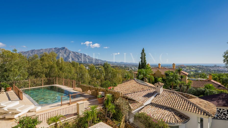 Magnifique villa offrant une vue panoramique incroyable, située dans le prestigieux El Herrojo