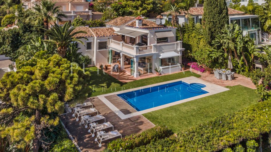Stunning four-bedrooms villa with amazing sea views.