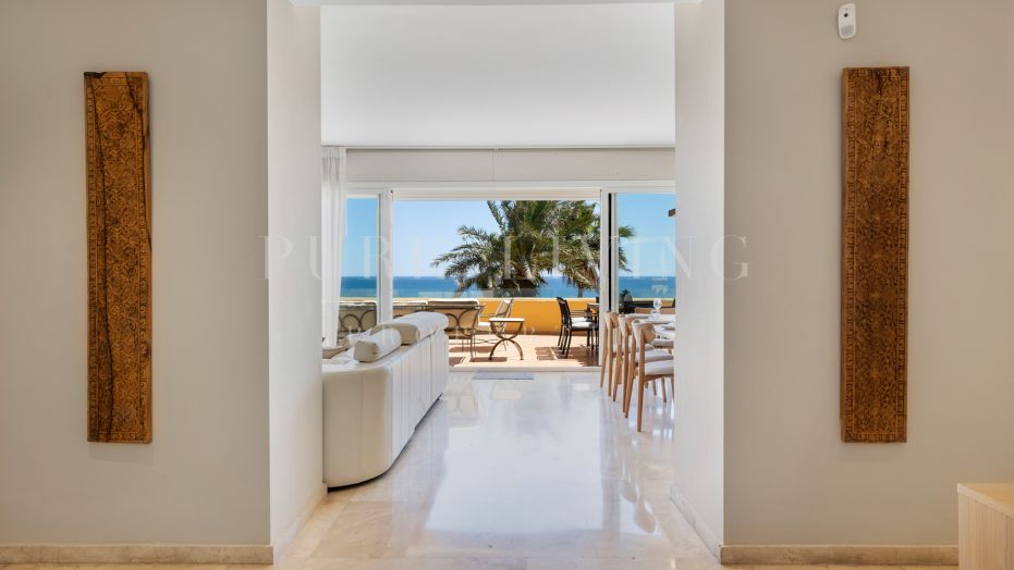 Prachtig duplex penthouse met vier slaapkamers en prachtig uitzicht op zee.
