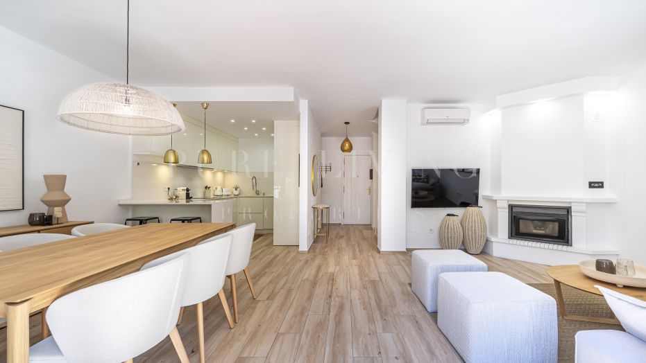 Stunning three bedroom town house walking distance to Puente Romano Hotel