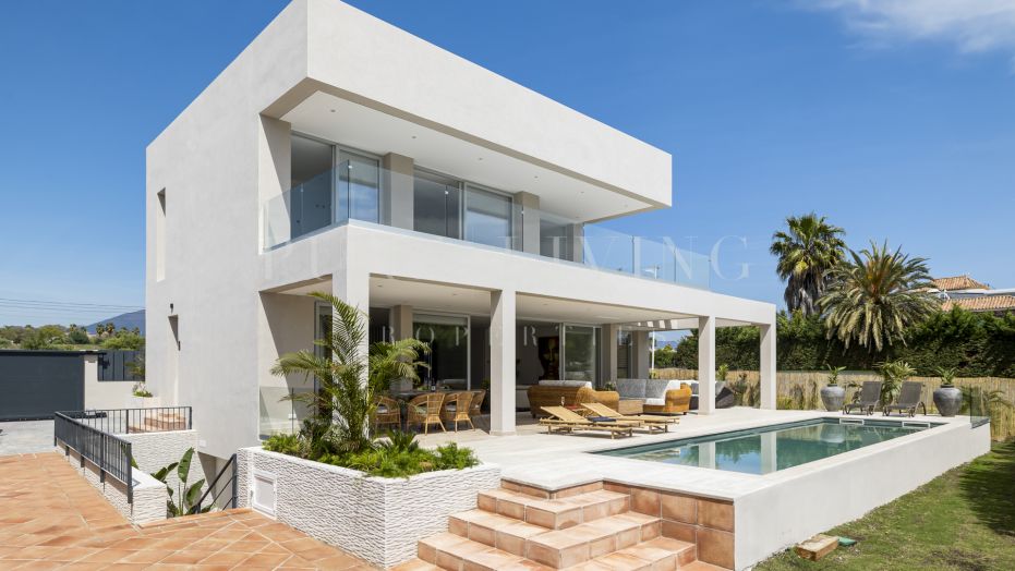 Exquise villa de 5 chambres offrant des vues sur la mer, située à San Pedro Playa.