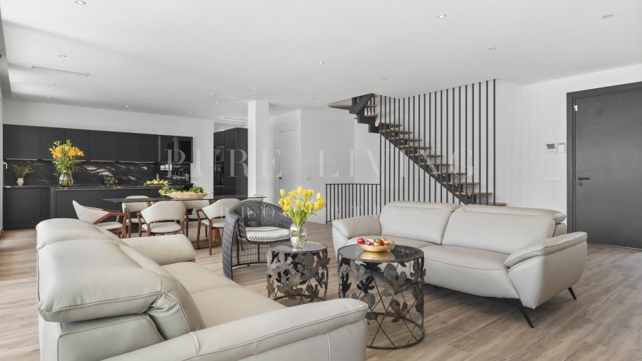 Exquisite 5-bedroom villa offering sea views, located in San Pedro Playa.