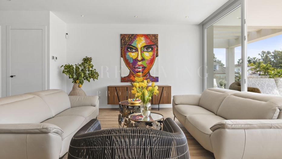 Exquisite 5-bedroom villa offering sea views, located in San Pedro Playa.