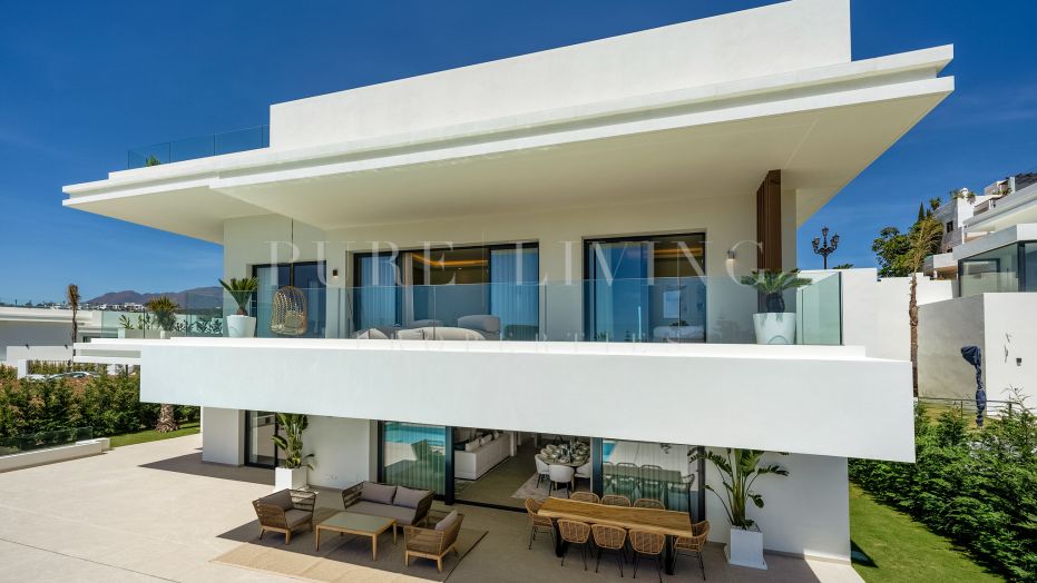 Superbe villa avec vue panoramique sur la mer et les montagnes à La Resina Golf, Estepona