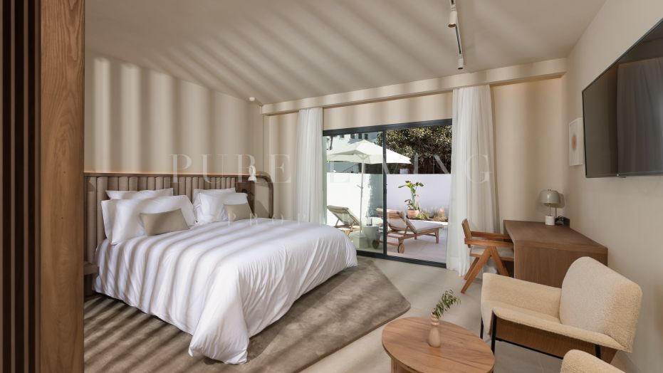 Luxe villa met vijf slaapkamers nabij het strand op toplocatie in Puerto Banús