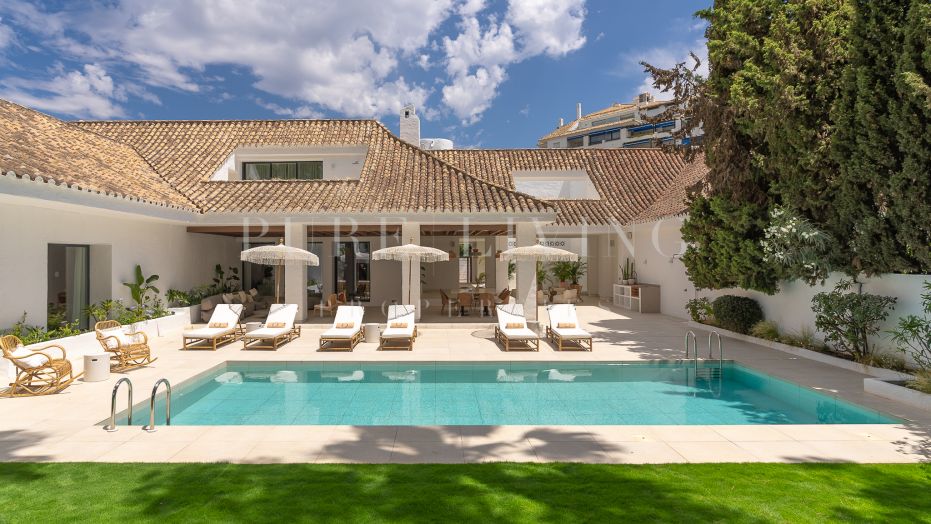 Luxury 5-bedroom villa located near the beach in the prime area, Puerto Banus