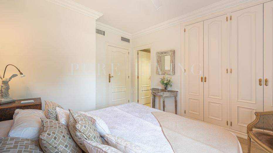Élégant appartement de trois chambres à coucher situé dans un quartier privilégié à proximité de la plage